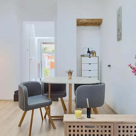 Апартаменти Large In Centre Pula! *