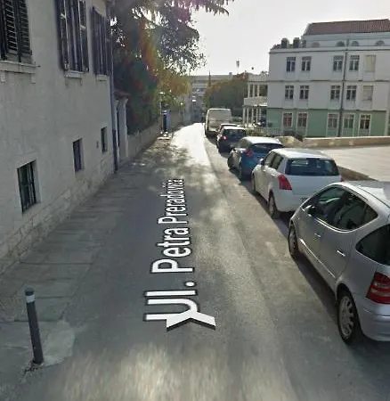 Large In Centre Pula! * Пула