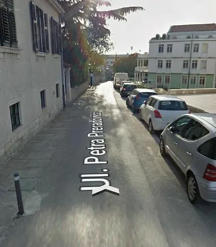 Large In Centre Pula! * Пула