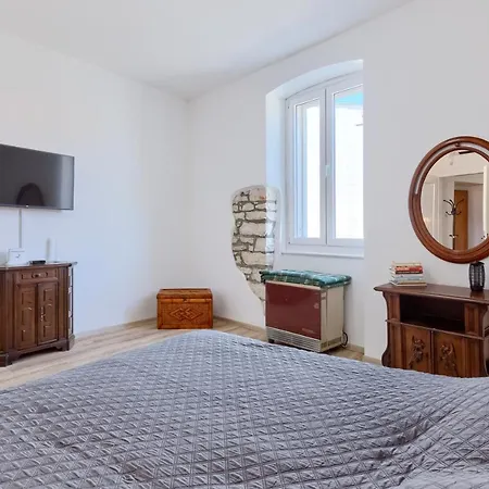 Apartamento Large In Centre Pula! *