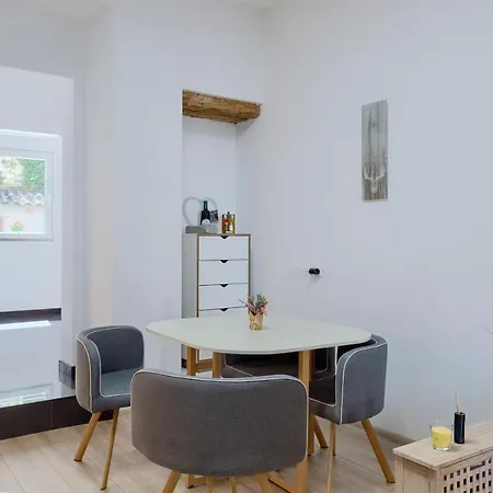 Large In Centre Pula! Póla