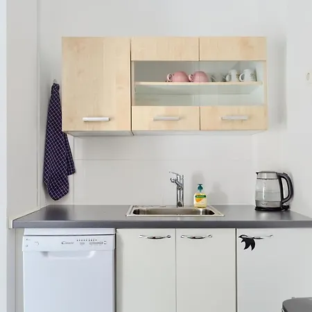 Large In Centre Pula! *