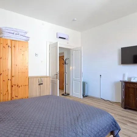 Apartamento Large In Centre Pula! *