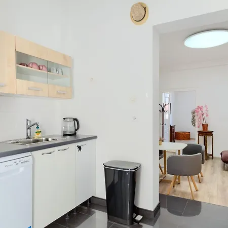 Appartamento Large In Centre Pula! Pola